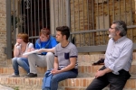 il-prof-lucio-sarra-ed-alcuni-studenti-dellisia-design-in-uno-dei-sopralluoghi-al-centro-storico-della-cittadina